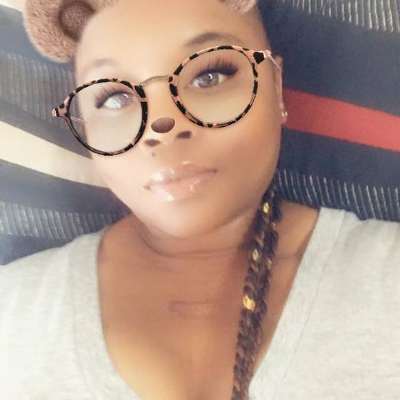 Meet your Posher, Naomi - Picture 1 of 1